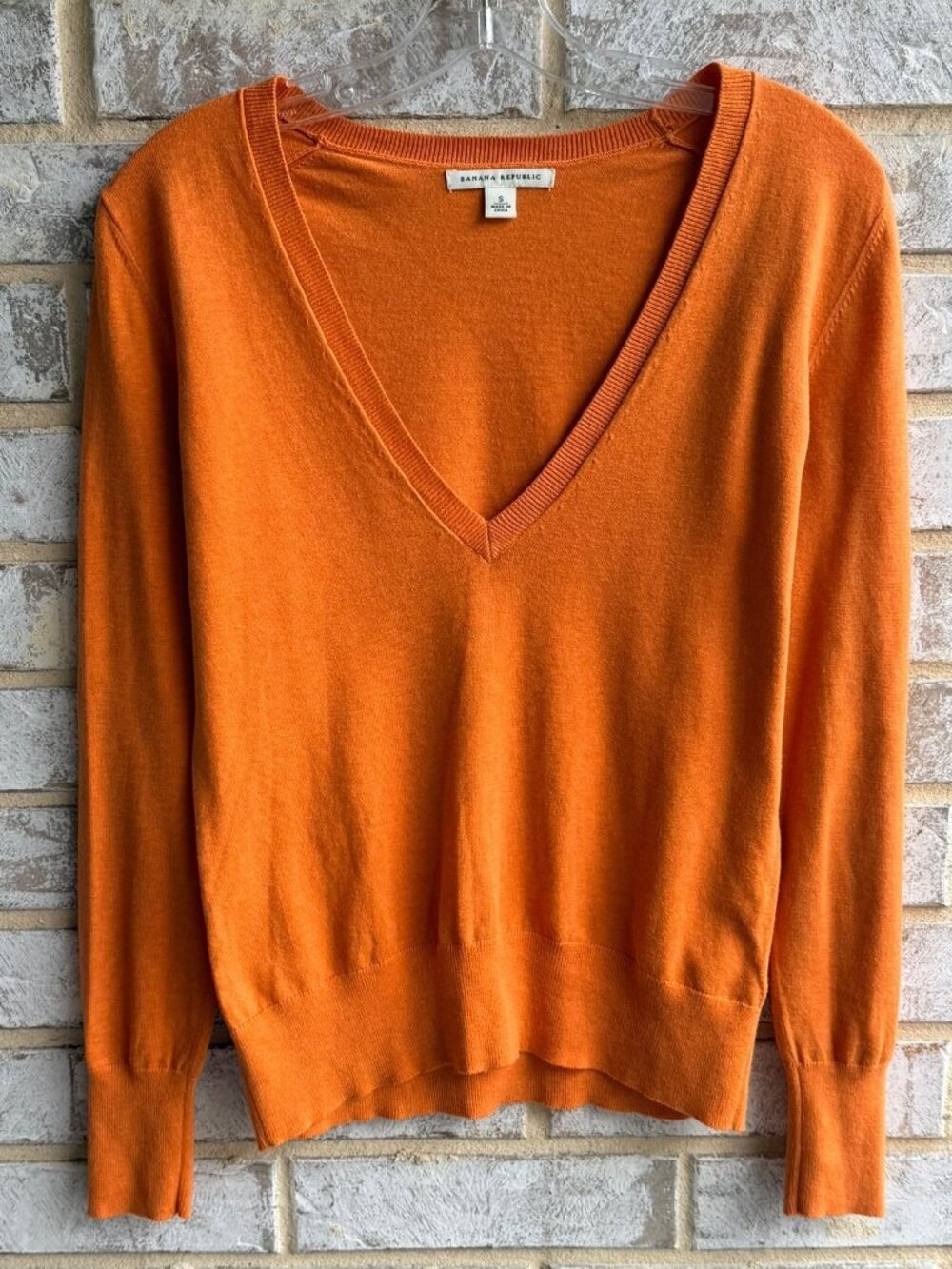 Banana Republic Long Sleeve V-Neck 100% Cotton Orange Sweater Women's Size S
